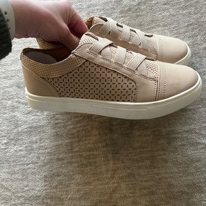 DV by Dolce Vita Beige Sneakers